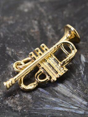 10K Trumpet Pendant